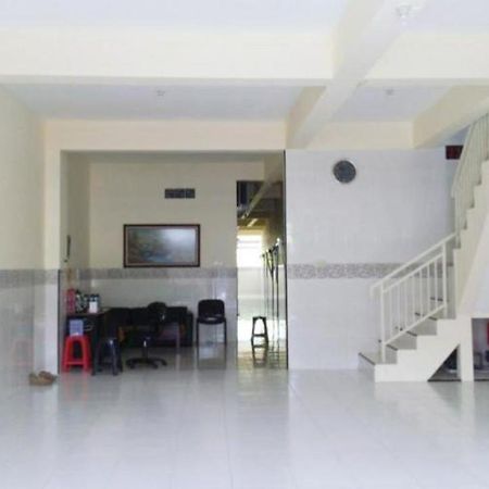 Kost Harian 86 Hotel Surabaya Bagian luar foto